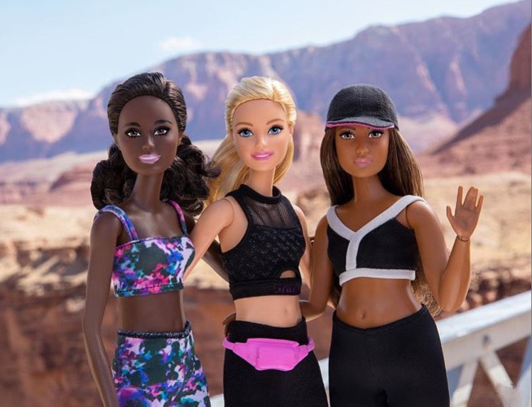 Una nueva línea de 10 muñecas Barbie representa a millones de niñas negras en todo el mundo #3 |  Zestradar